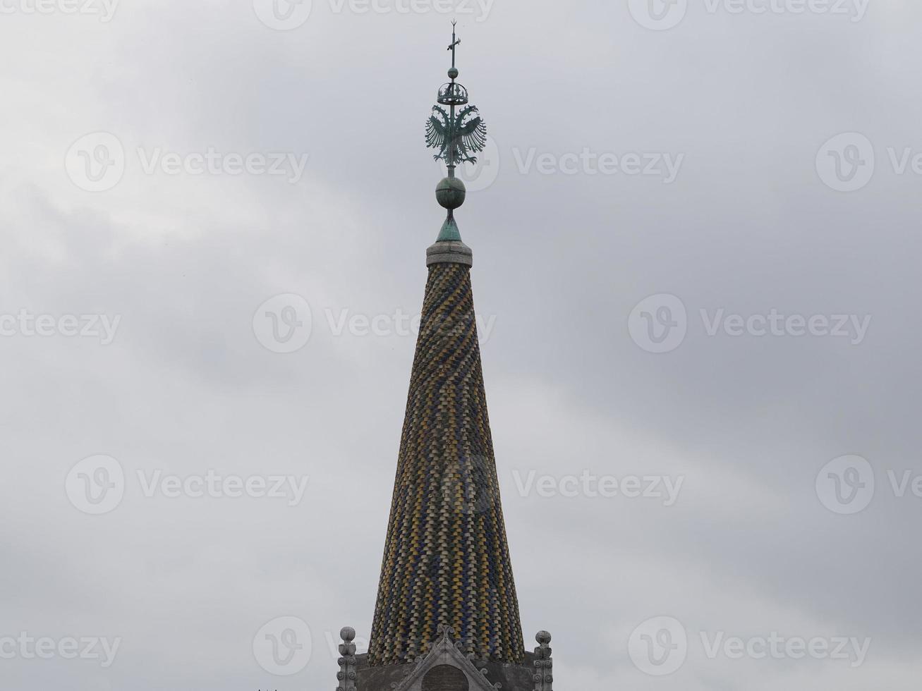 roma telhado da casa e cúpula da igreja paisagem urbana vista panorâmica do telhado foto