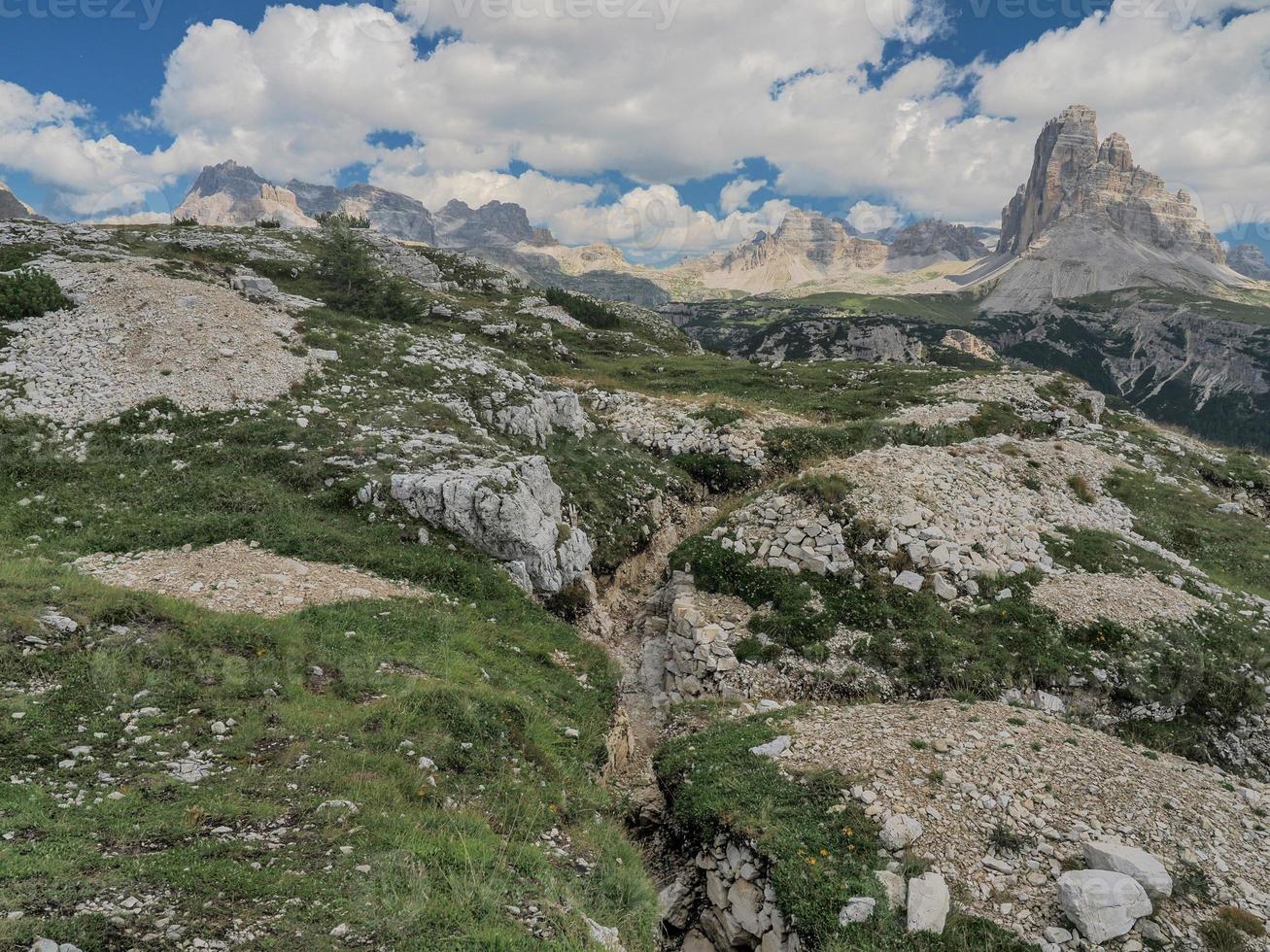 monte piana dolomitas montanhas primeira guerra mundial caminhos trincheira trincheira foto