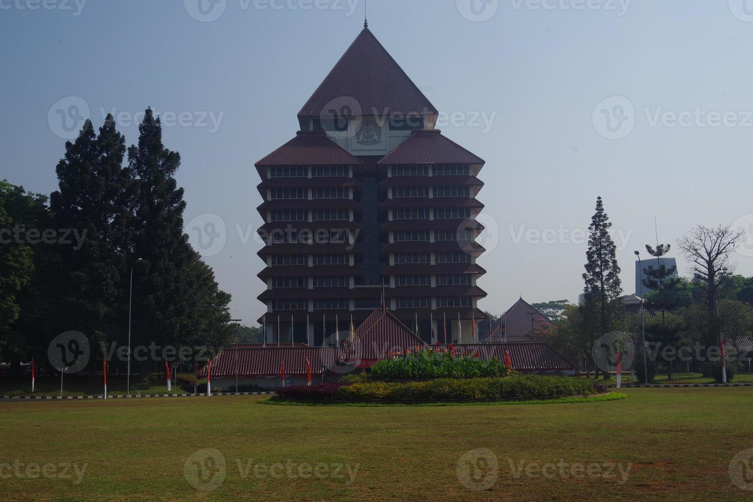 bela vista da universidade indonésia em depok, indonésia foto