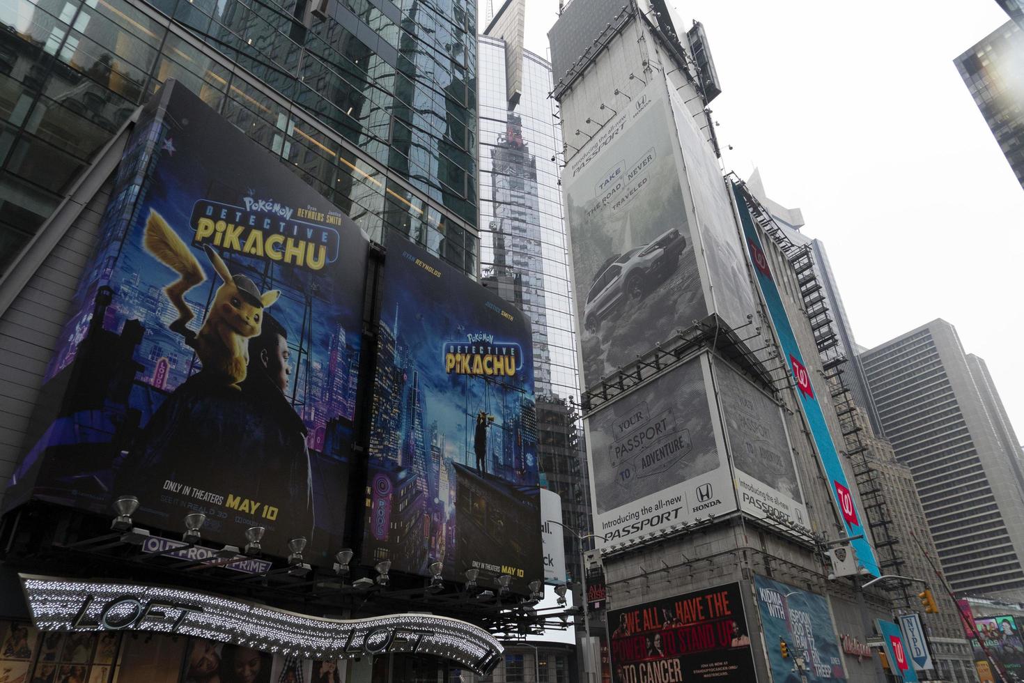 nova york, eua - 7 de maio de 2019 - estreia do detetive pikachu na times square foto