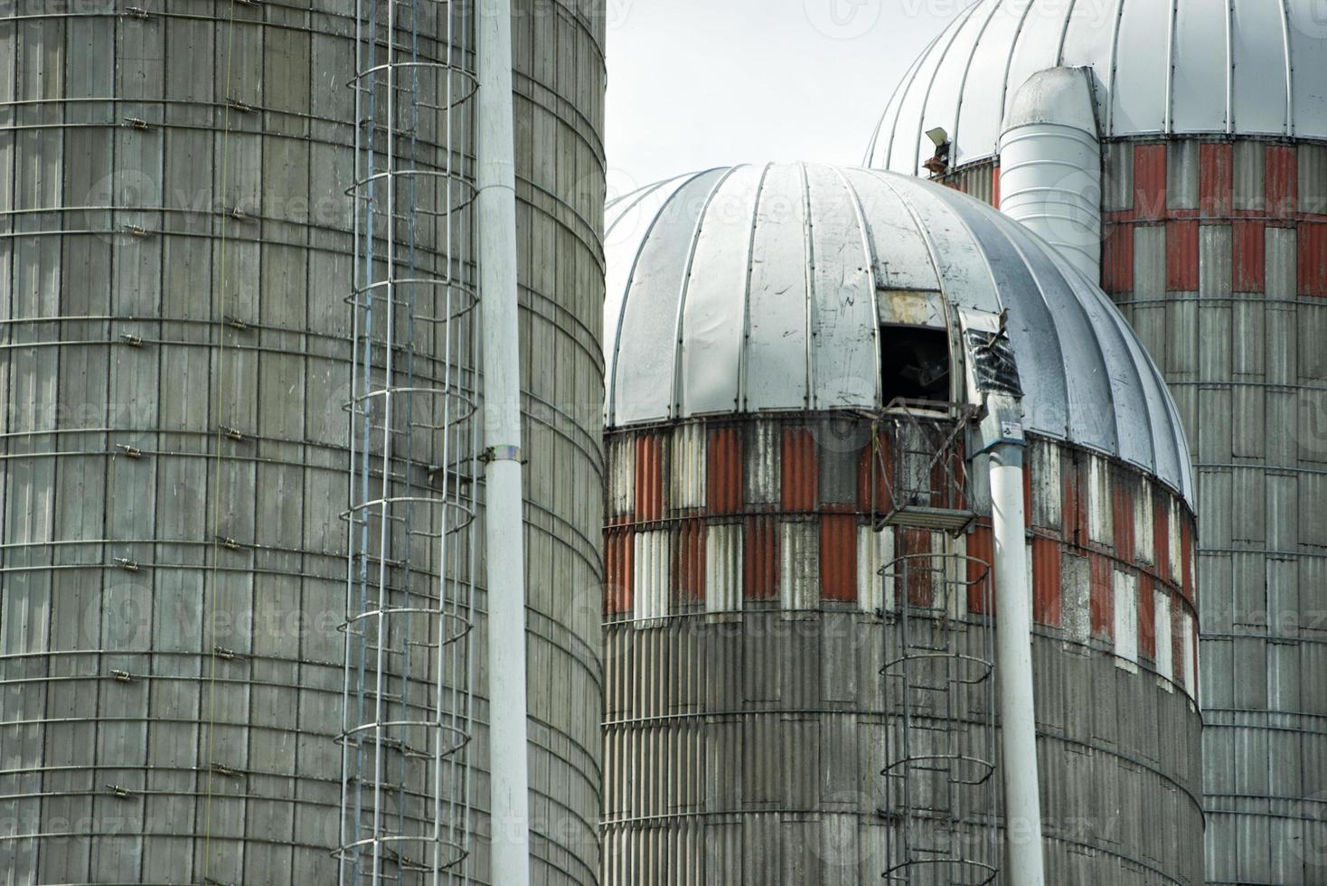 silo metálico de grãos foto