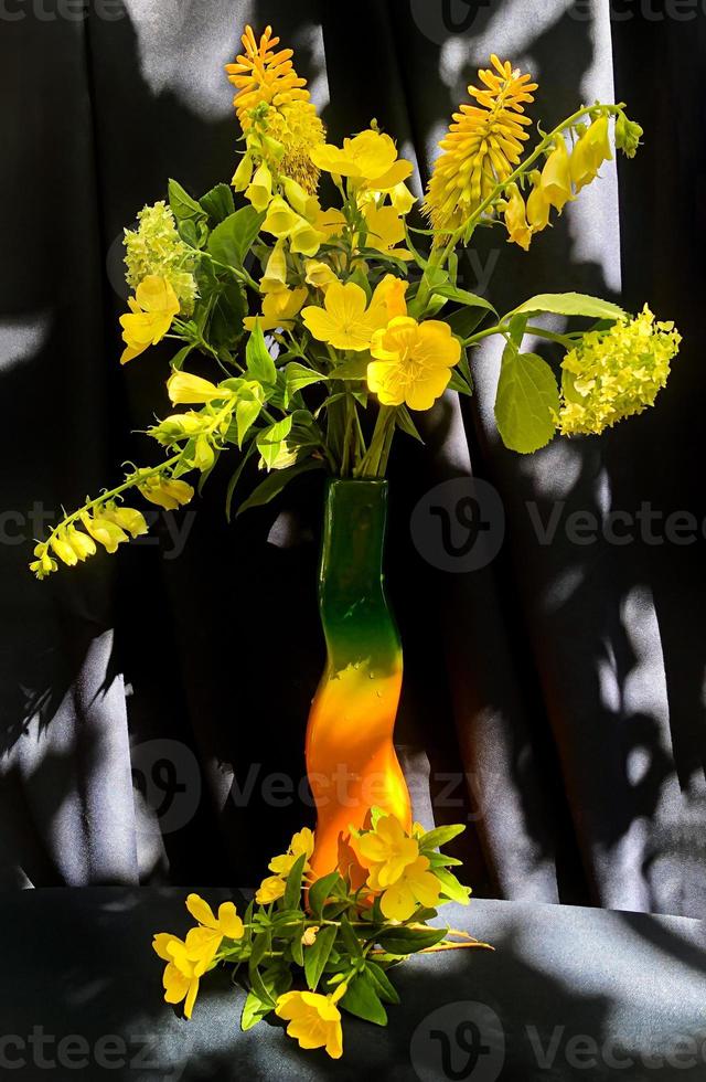 buquê romântico de flores do campo foto