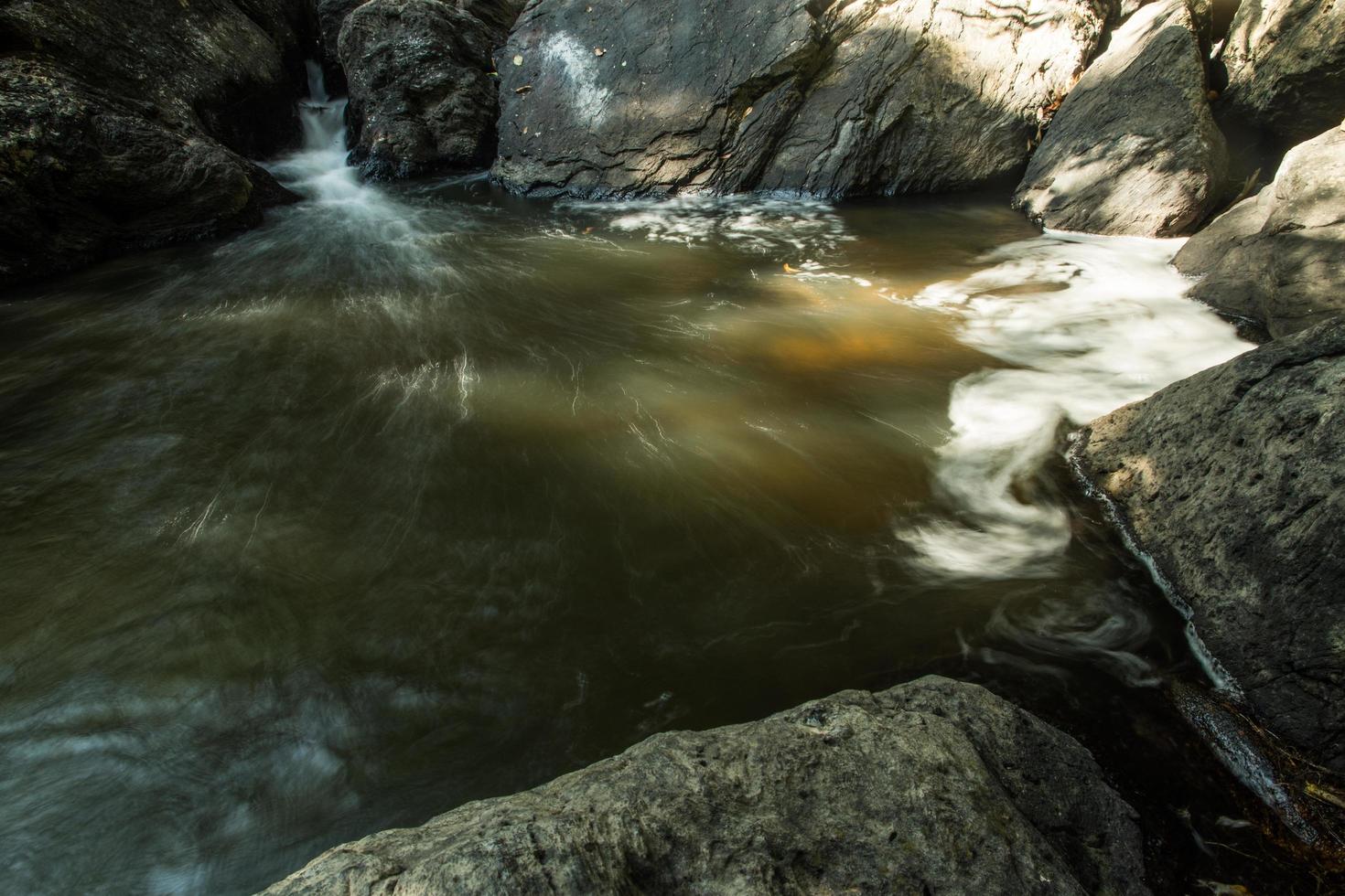 riacho na cachoeira pha kluai mai foto