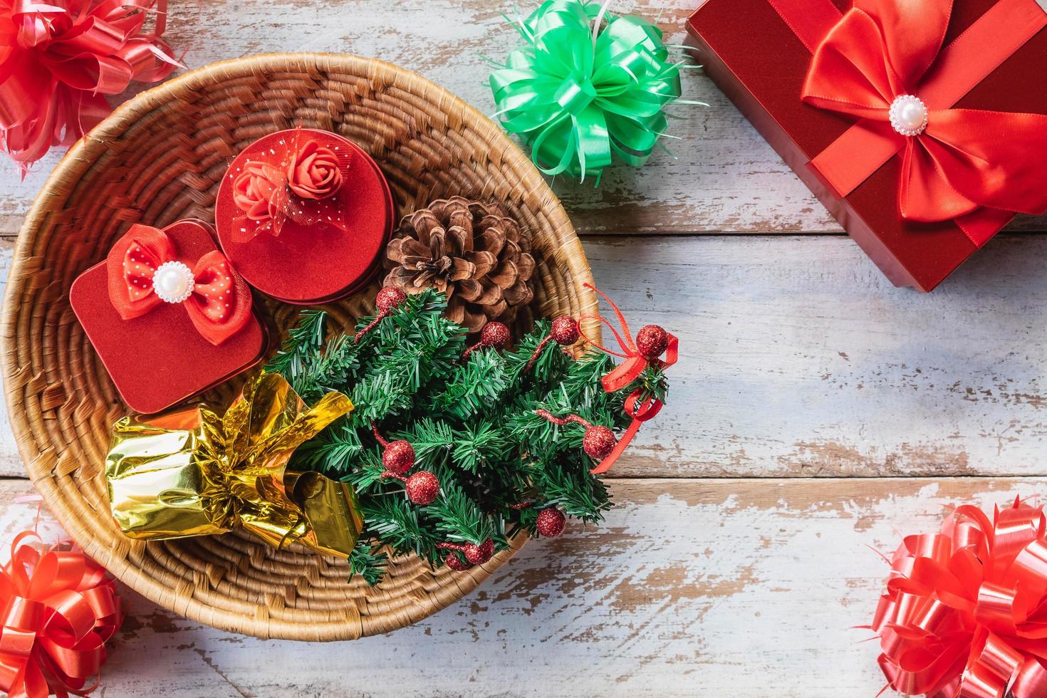 caixa de presente de natal no dia de natal foto