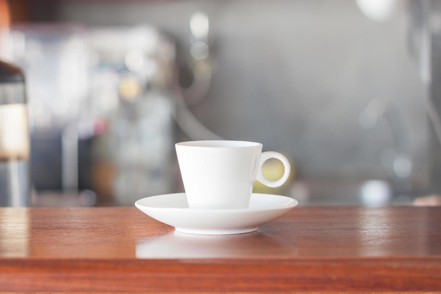 xícara de café em uma cafeteria foto