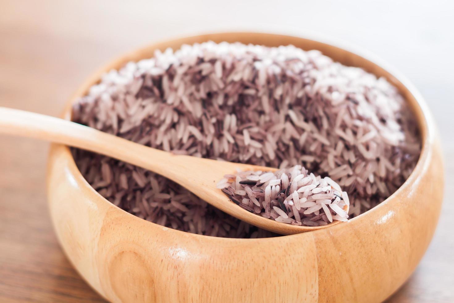 close-up de arroz em uma tigela foto