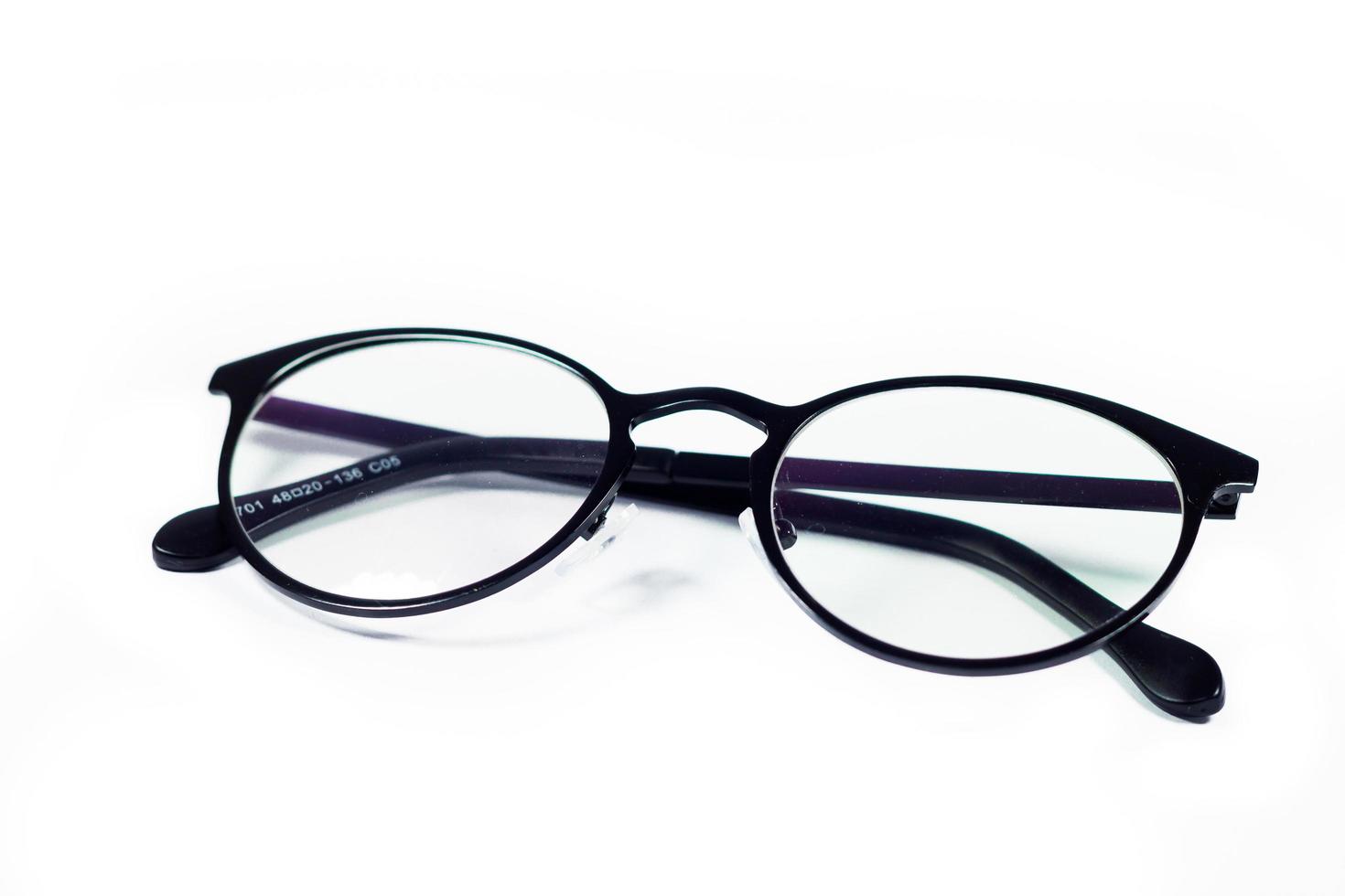 óculos isolados em um fundo branco foto