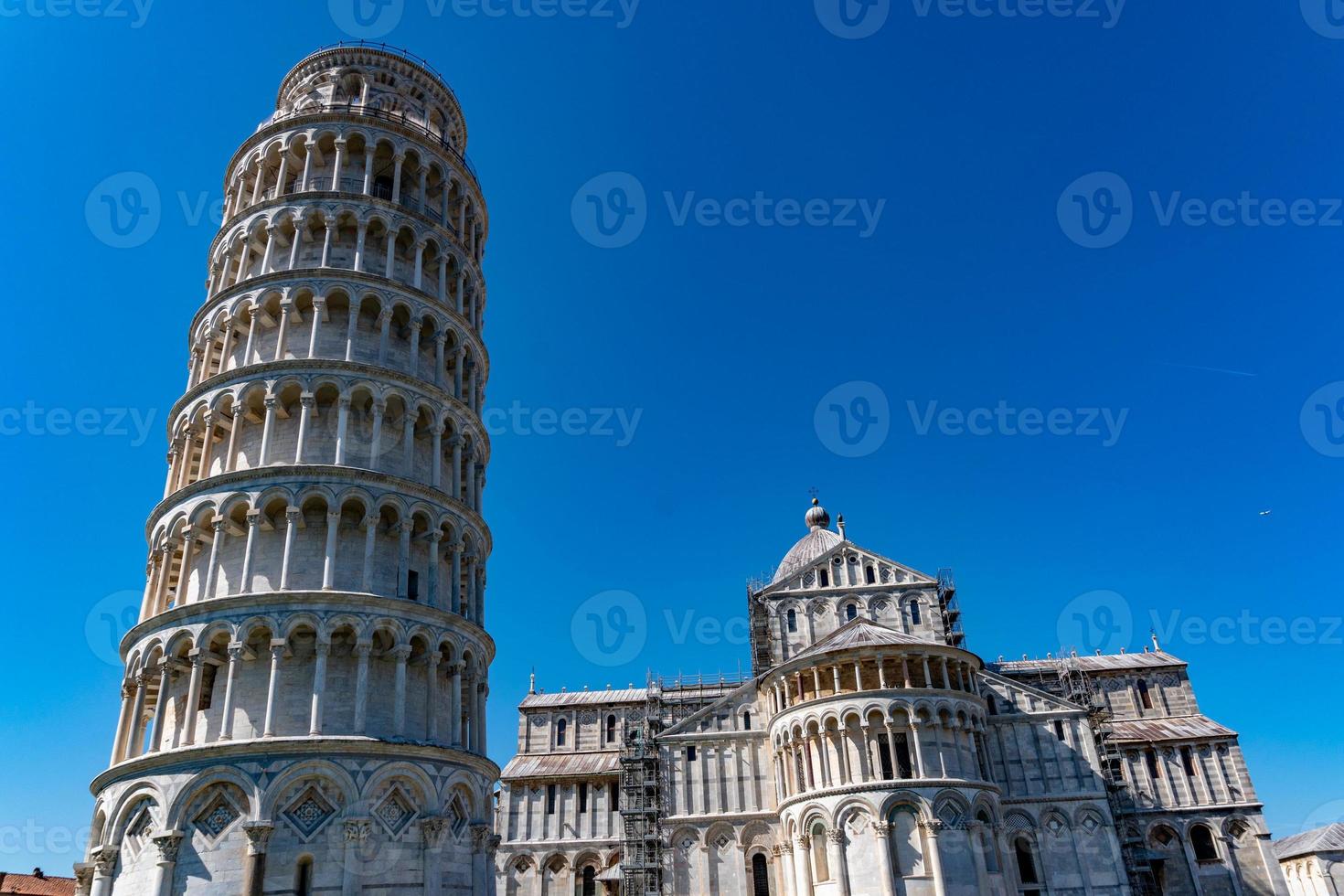 torre inclinada de pisa e cúpula foto