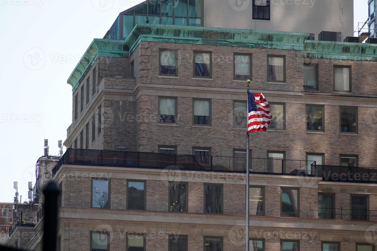 bandeira dos eua no edifício da torre de trump de nova york foto