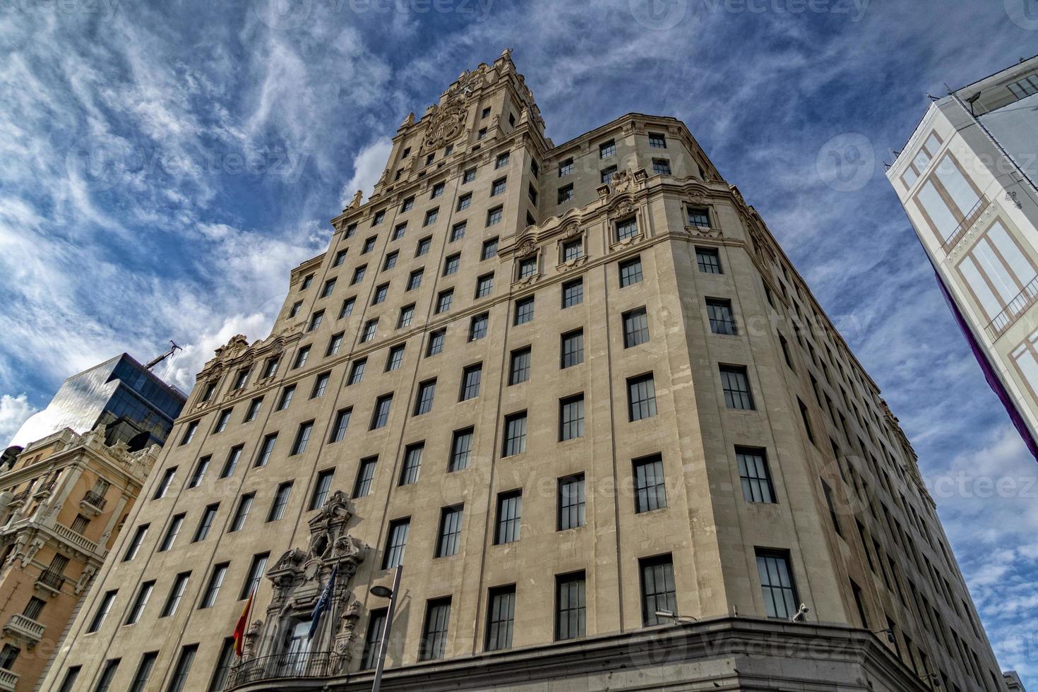 madri espanha edifício da famosa rua gran via foto