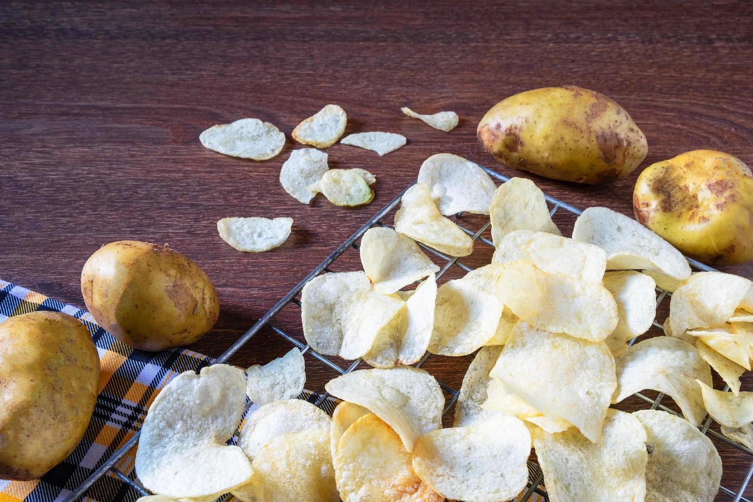 algumas batatas fritas frescas foto