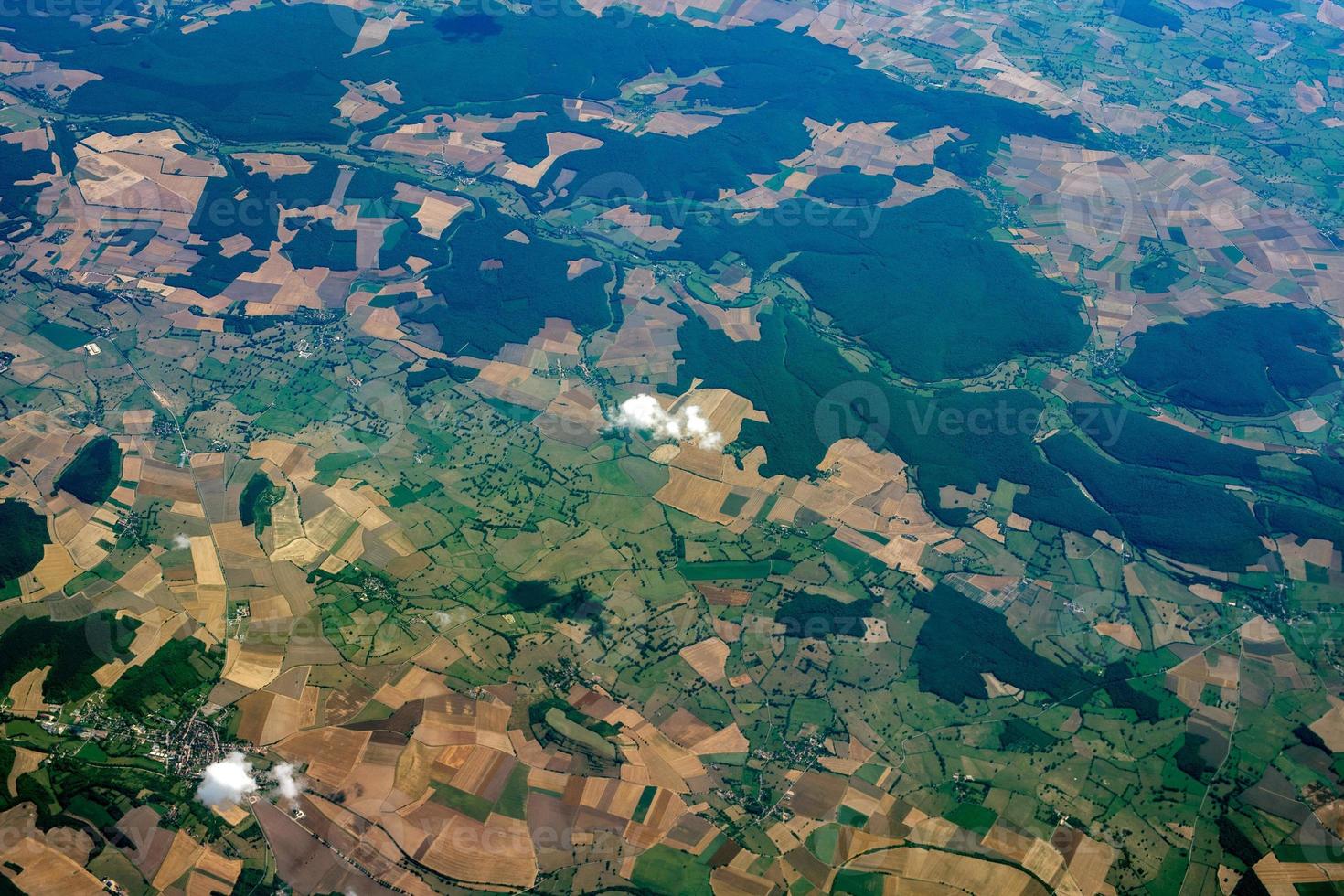 vista aérea de campos cultivados foto