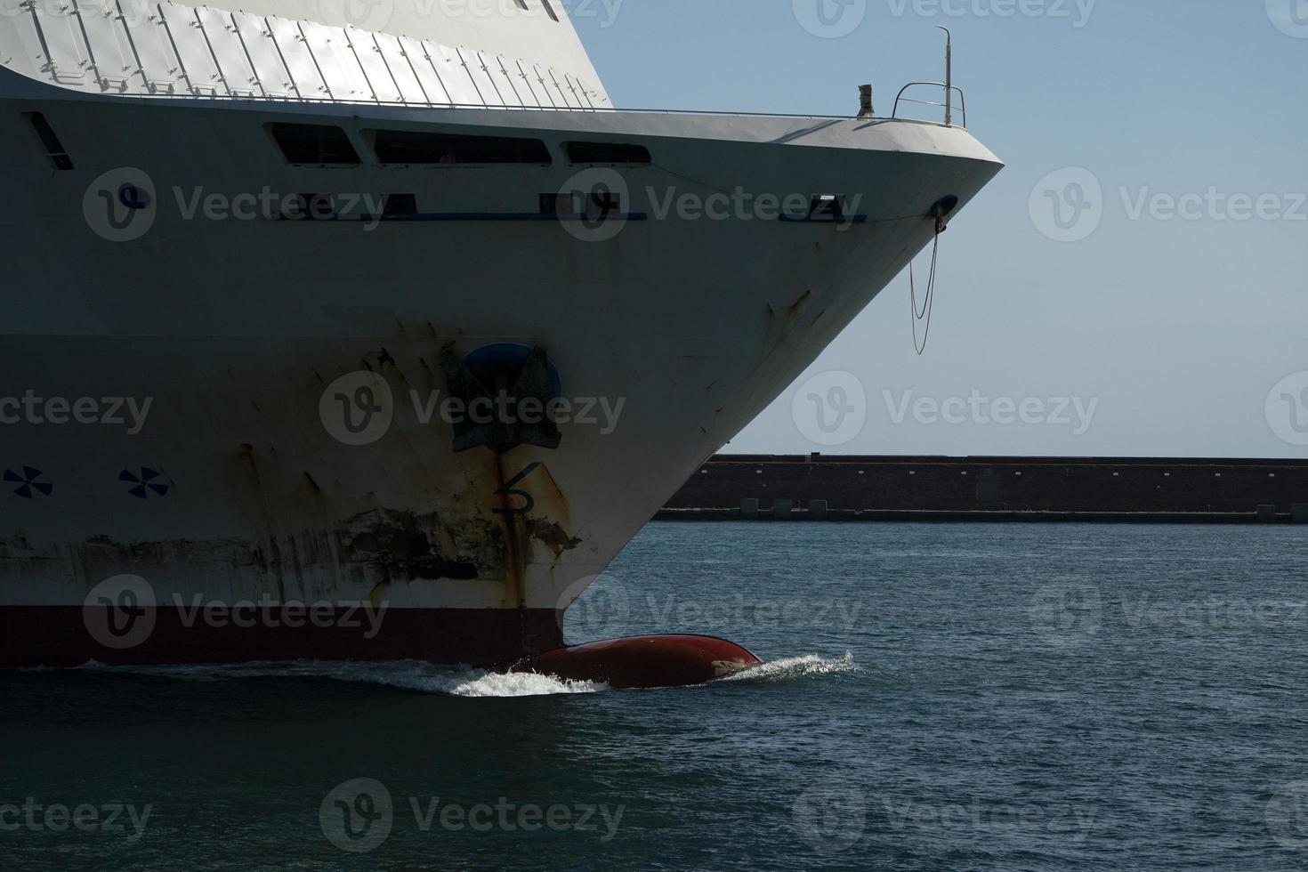 detalhe da proa do navio de cruzeiro foto