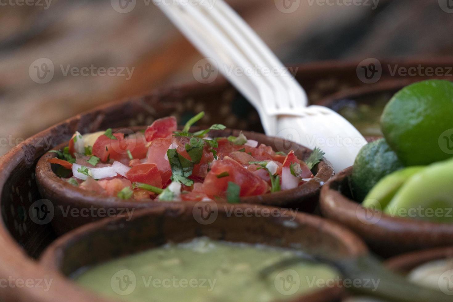 molhos de comida mexicana e pimenta foto