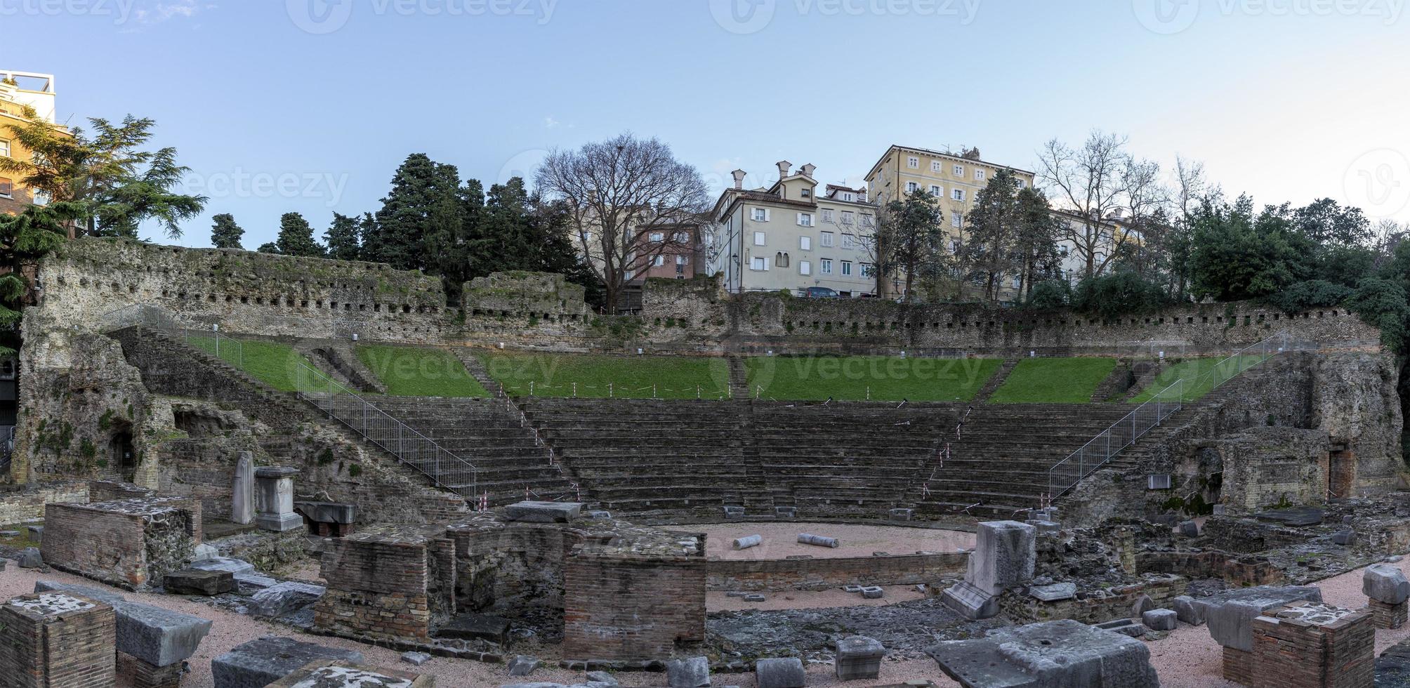 Trieste Itália Teatro Romano Antigo foto