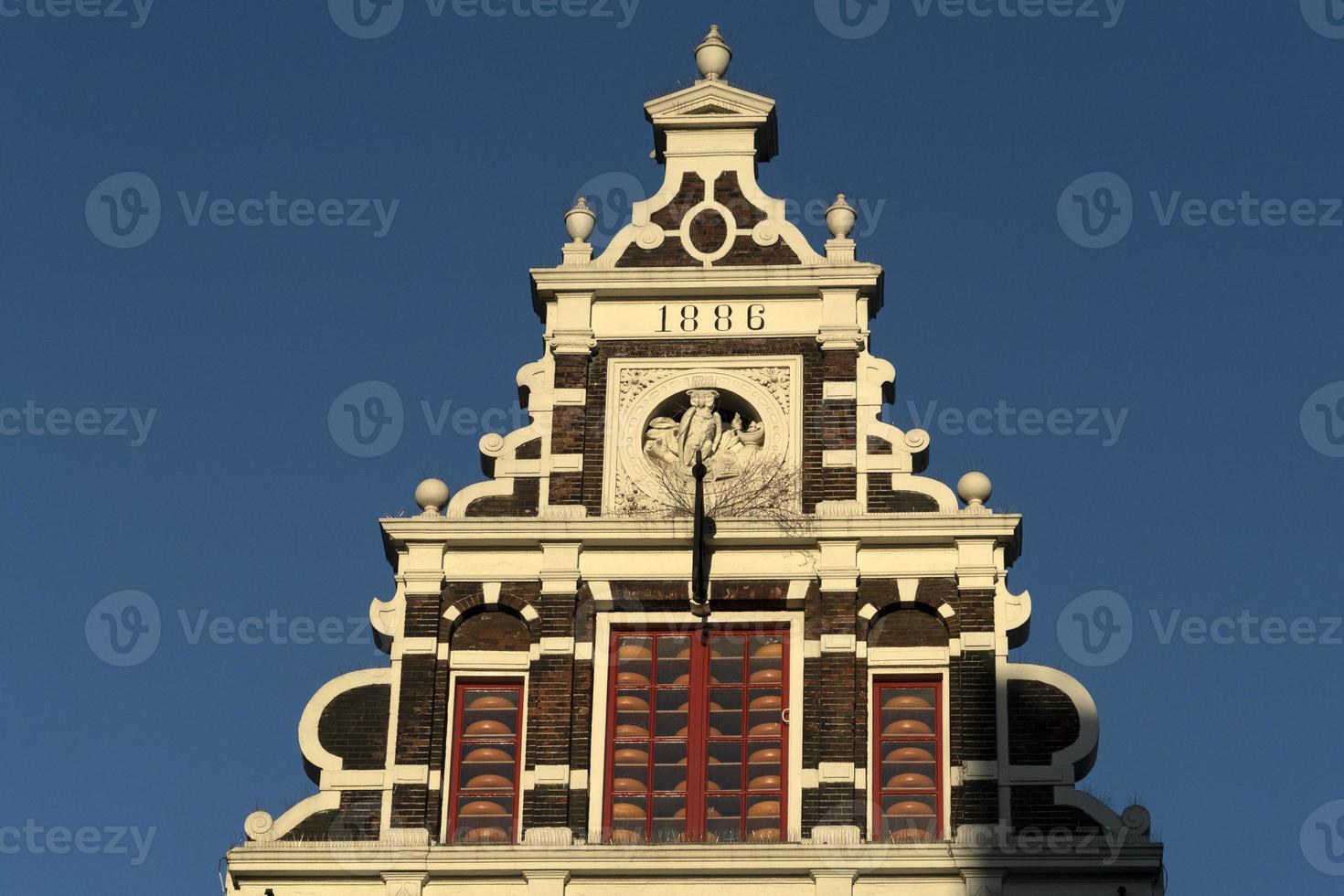 detalhe do edifício do centro da cidade de amsterdã foto