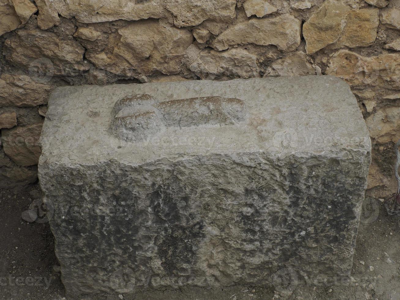 sinal de pênis de bordel em volubilis ruínas romanas em marrocos- ruínas romanas mais bem preservadas localizadas entre as cidades imperiais de fez e meknes foto