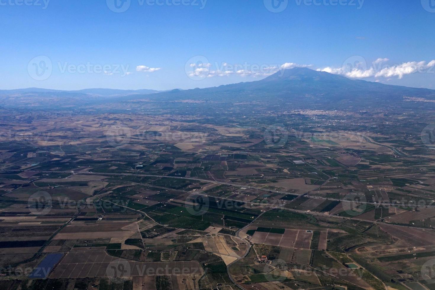 vista aérea do vulcão etna de catania da sicília foto