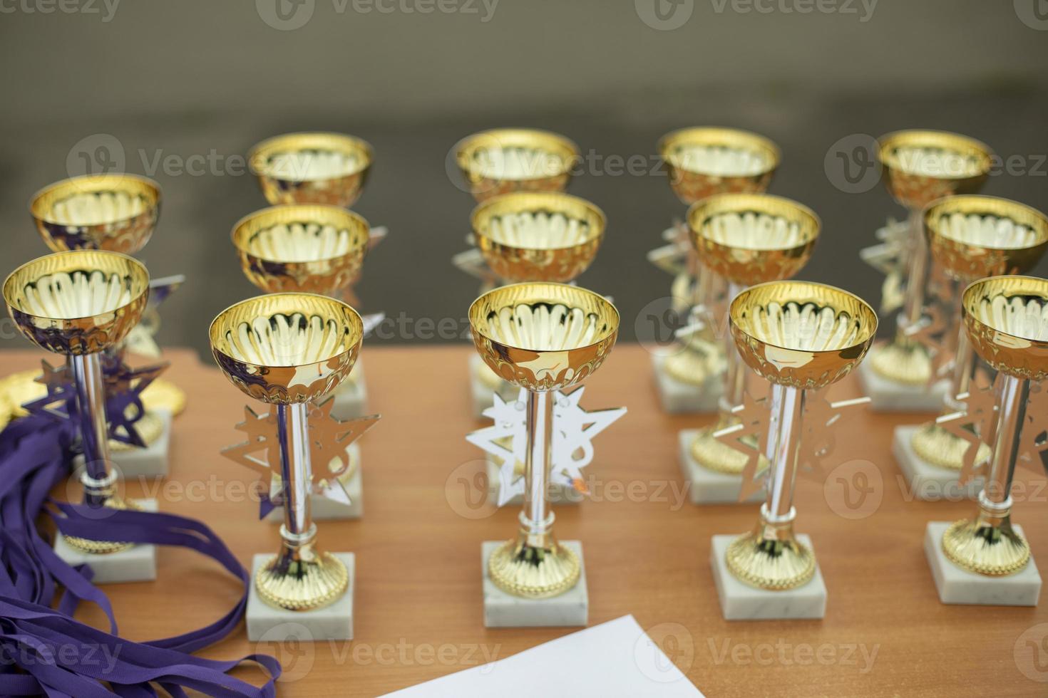 taças para campeões. prêmios esportivos. taça do vencedor. foto