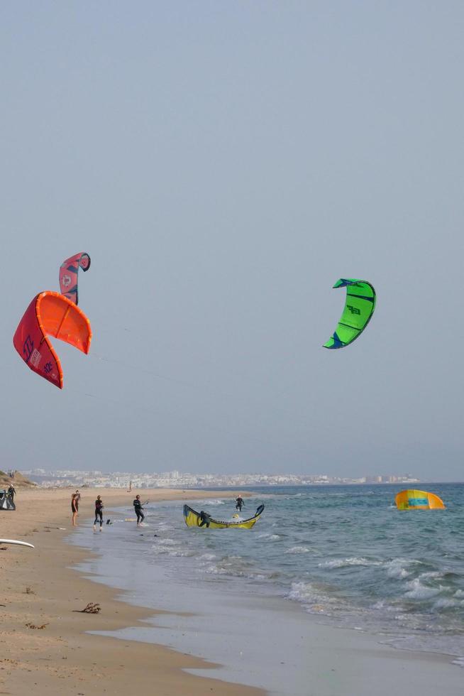 windsurf, kitesurf, esportes náuticos e de vento movidos a velas ou pipas foto