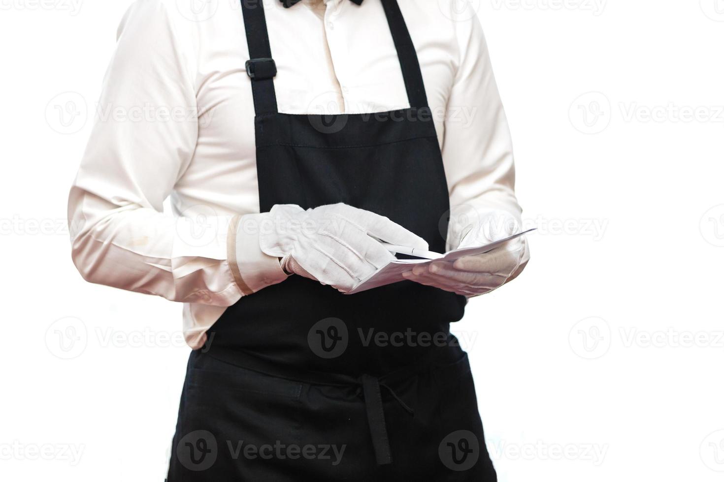 a seu serviço. garçom ou homem bem vestido esperando por pedidos com espaço de cópia foto