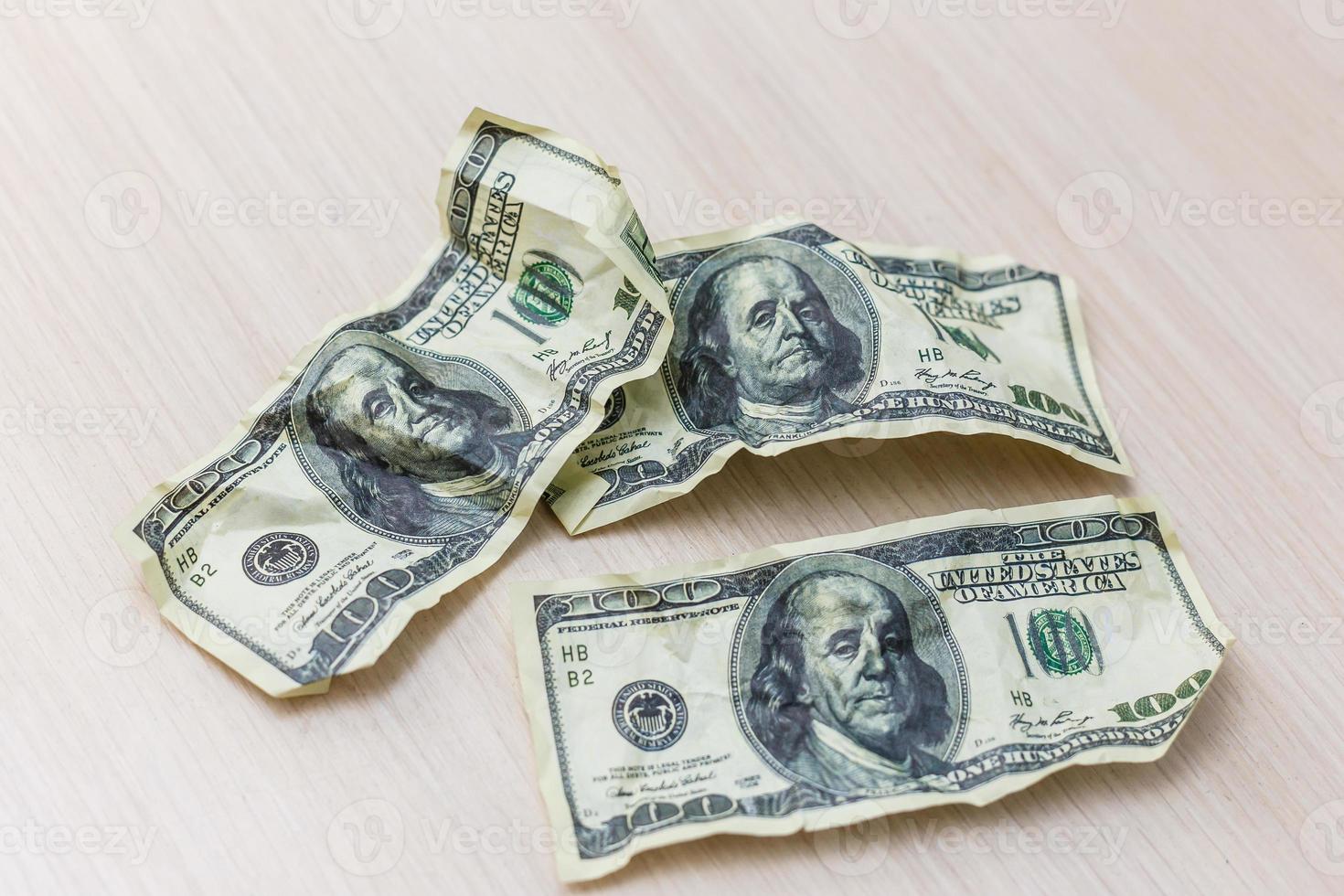 dinheiro americano amassado foto