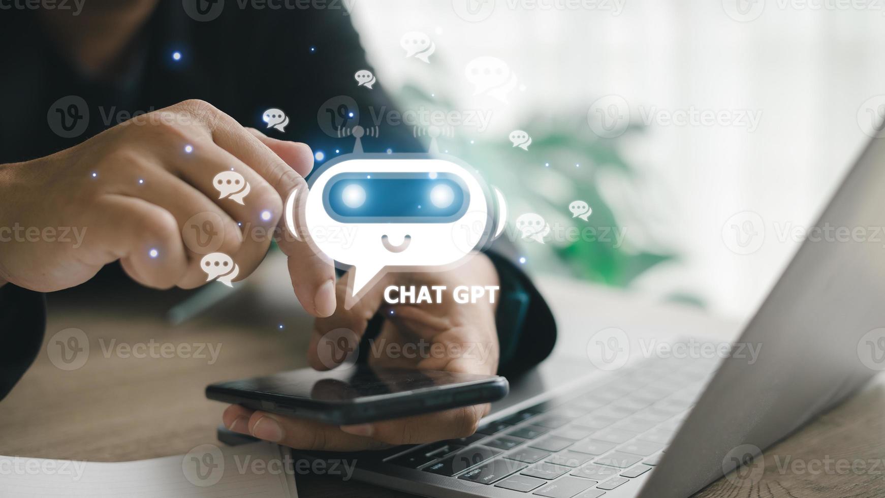 chatgpt bate-papo com ai ou inteligência artificial. homem conversando com um smart ai ou inteligência artificial usando um chatbot de inteligência artificial desenvolvido pela openai. foto