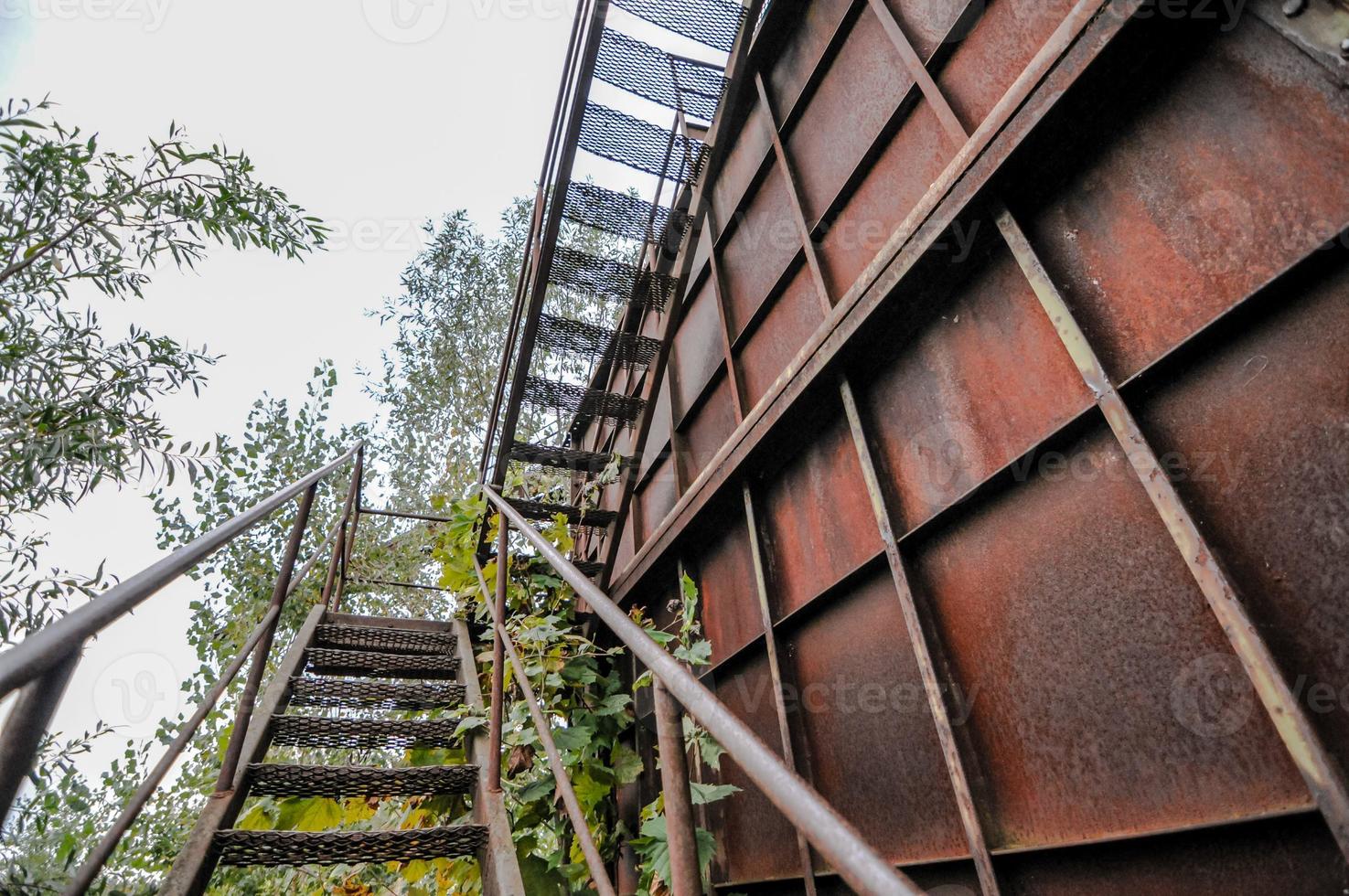 vista de escadas de metal foto