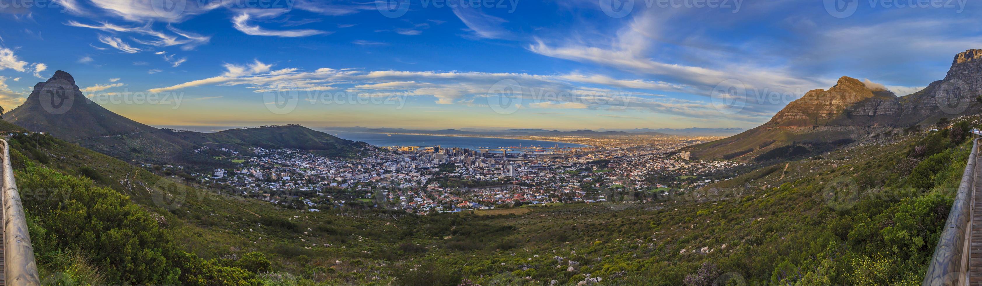 panorama da cidade do cabo da montanha da mesa foto