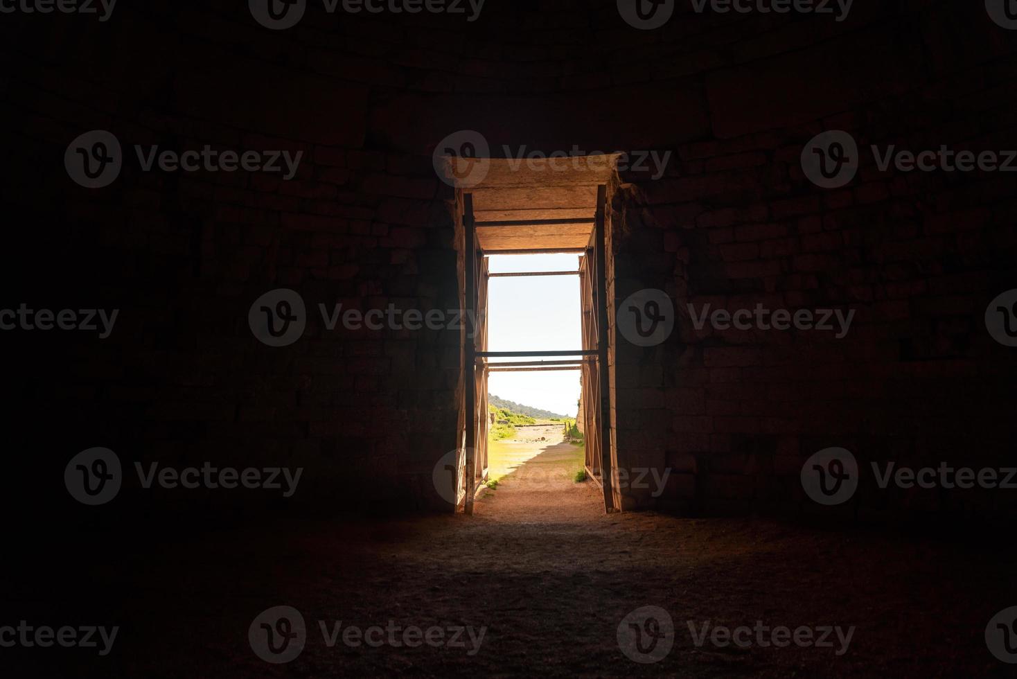 sair de um quarto escuro foto