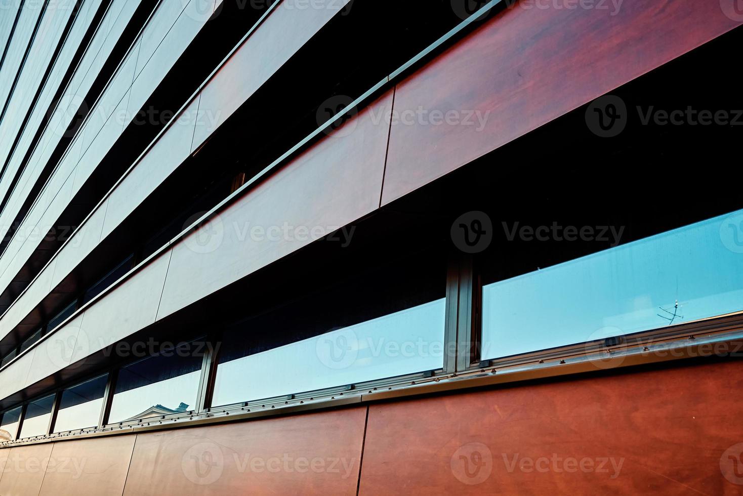 fachada de edifício moderno com padrão geométrico foto