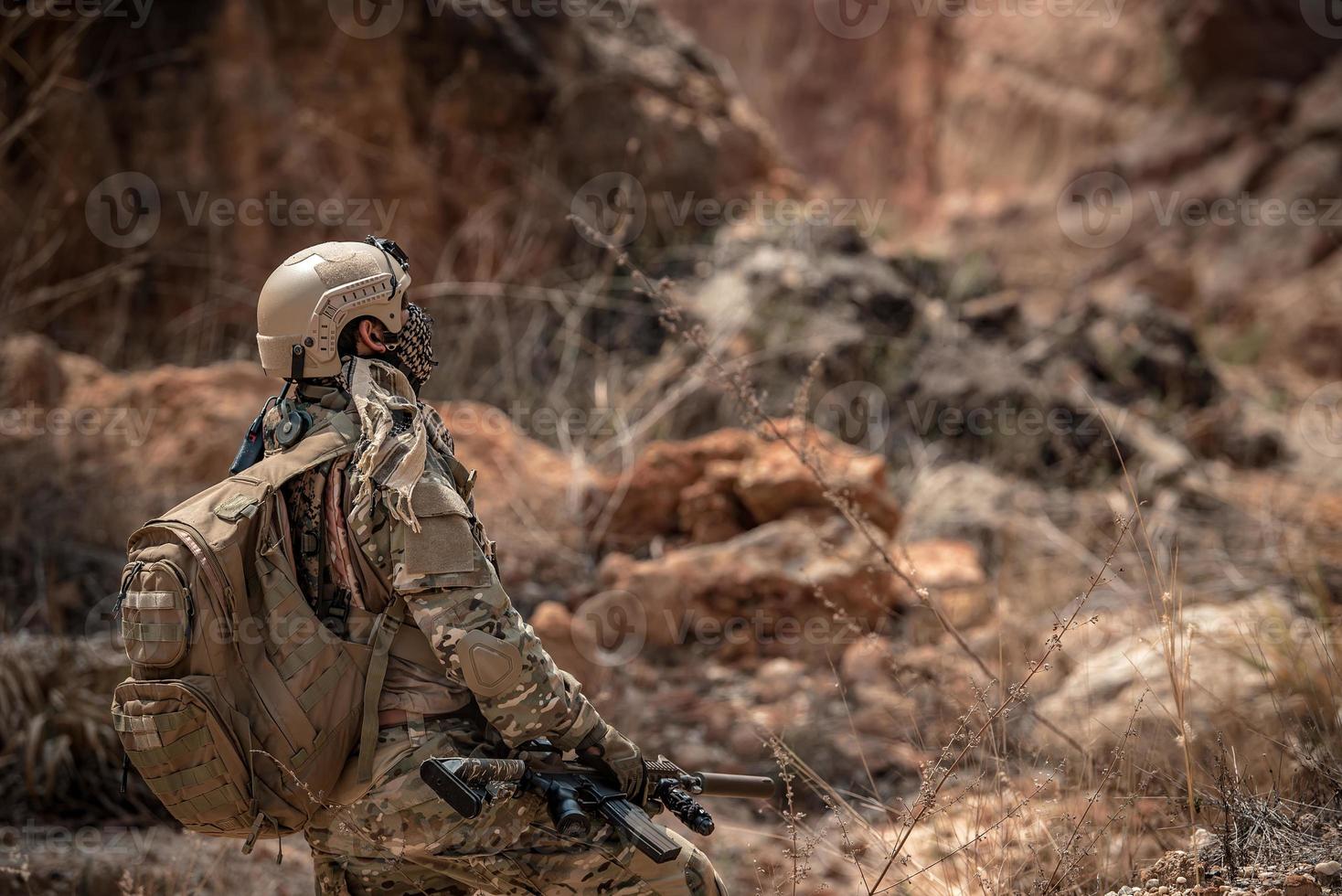 soldados de forças especiais em guerras no deserto, povo tailandês, soldado do exército foto