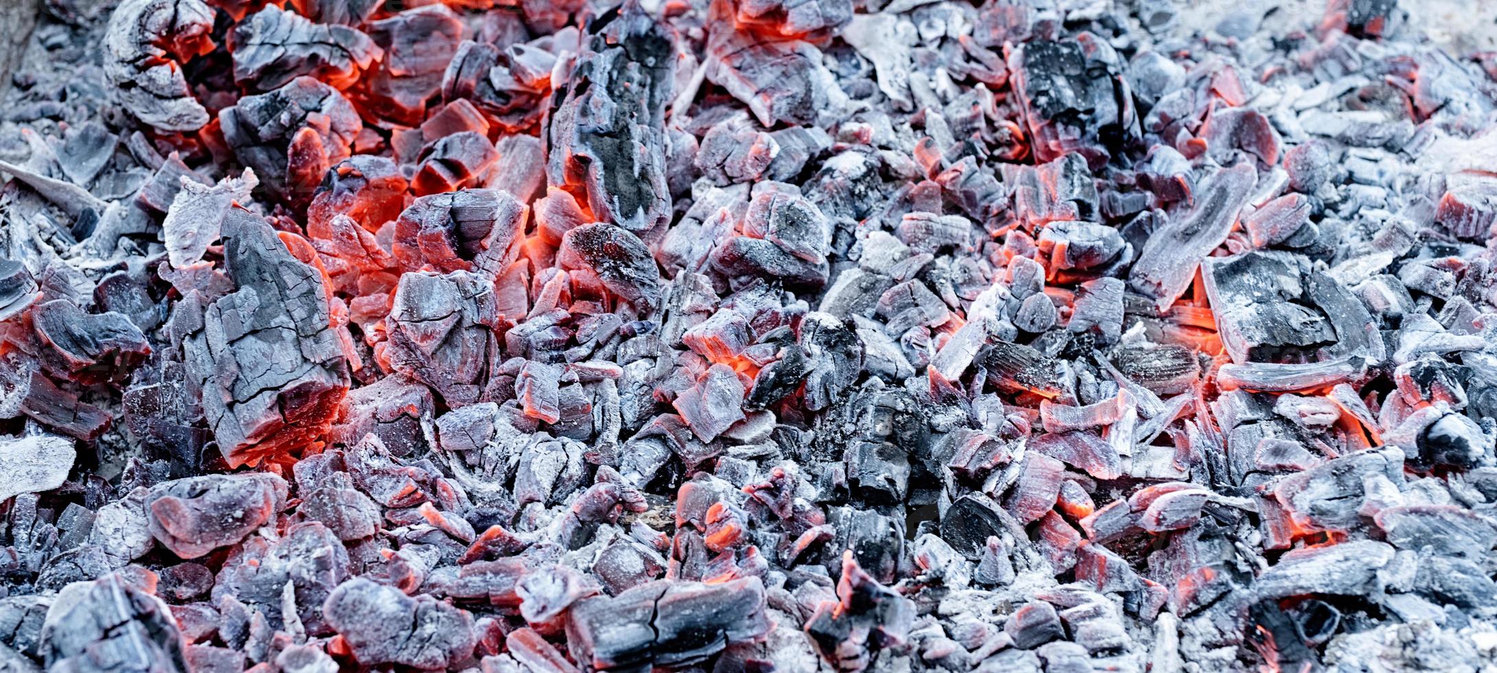 carvão de madeira e textura de cinzas foto