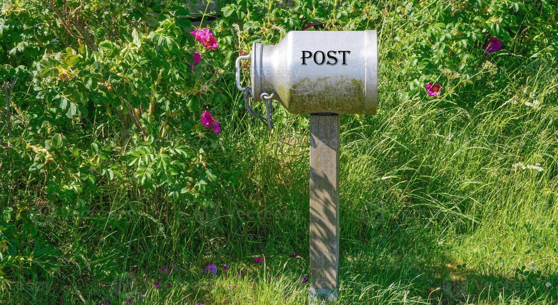 caixa de correio na península de eiderstedt, sankt peter ording, mar do norte, frísia do norte, alemanha foto