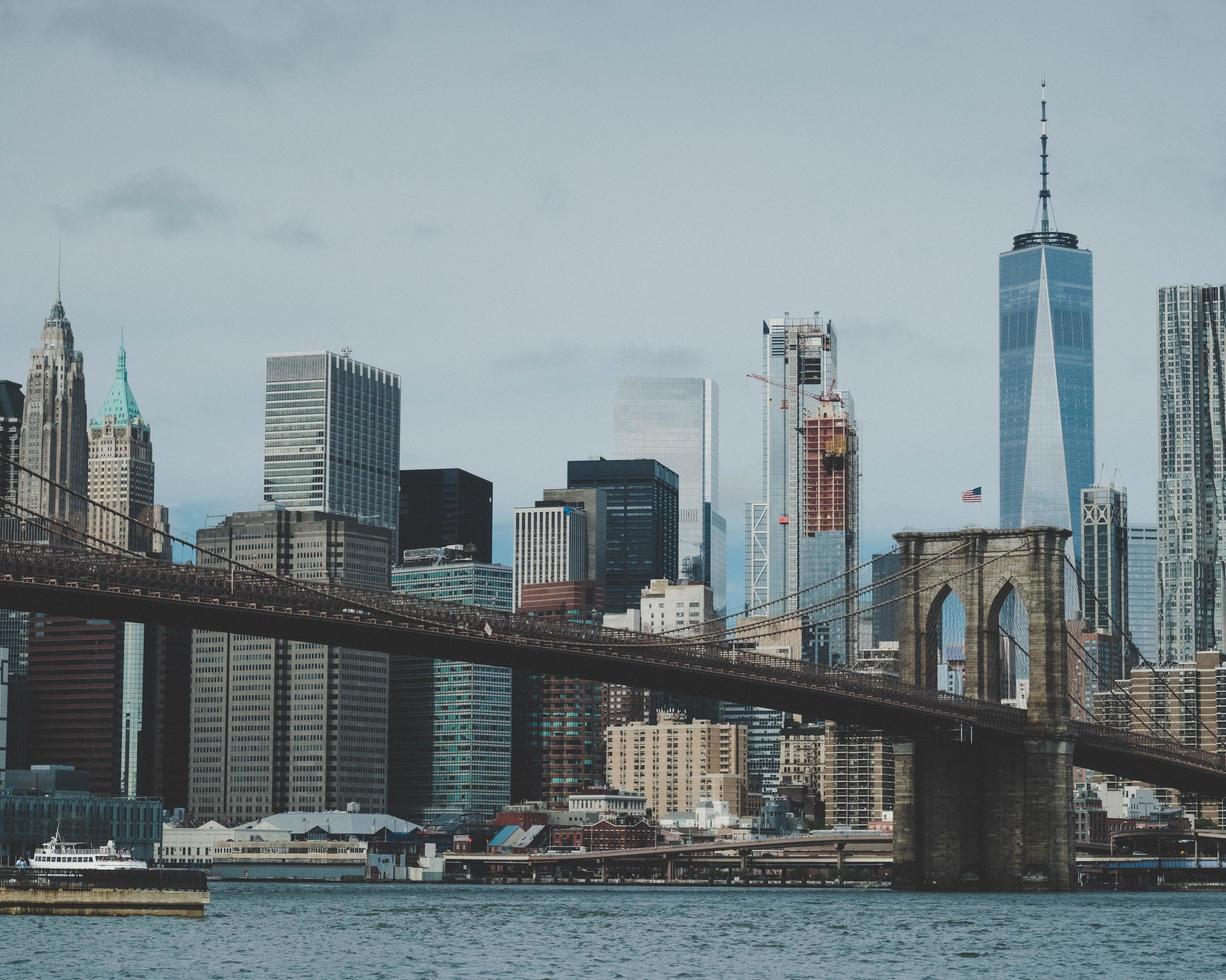 ponte de brooklyn durante o dia foto