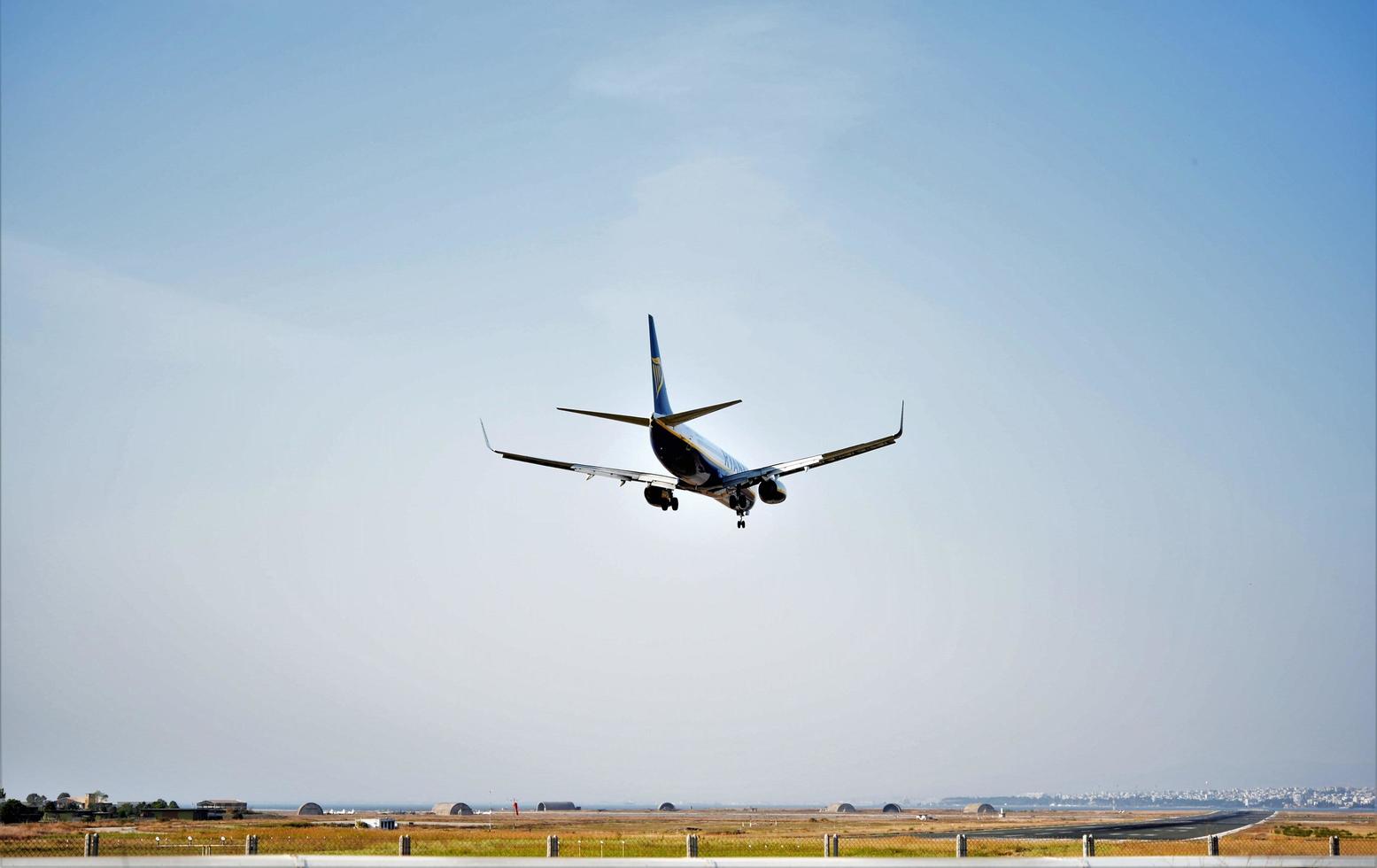 thessaloniki, grécia - 20 de maio de 2022 avião decolando foto