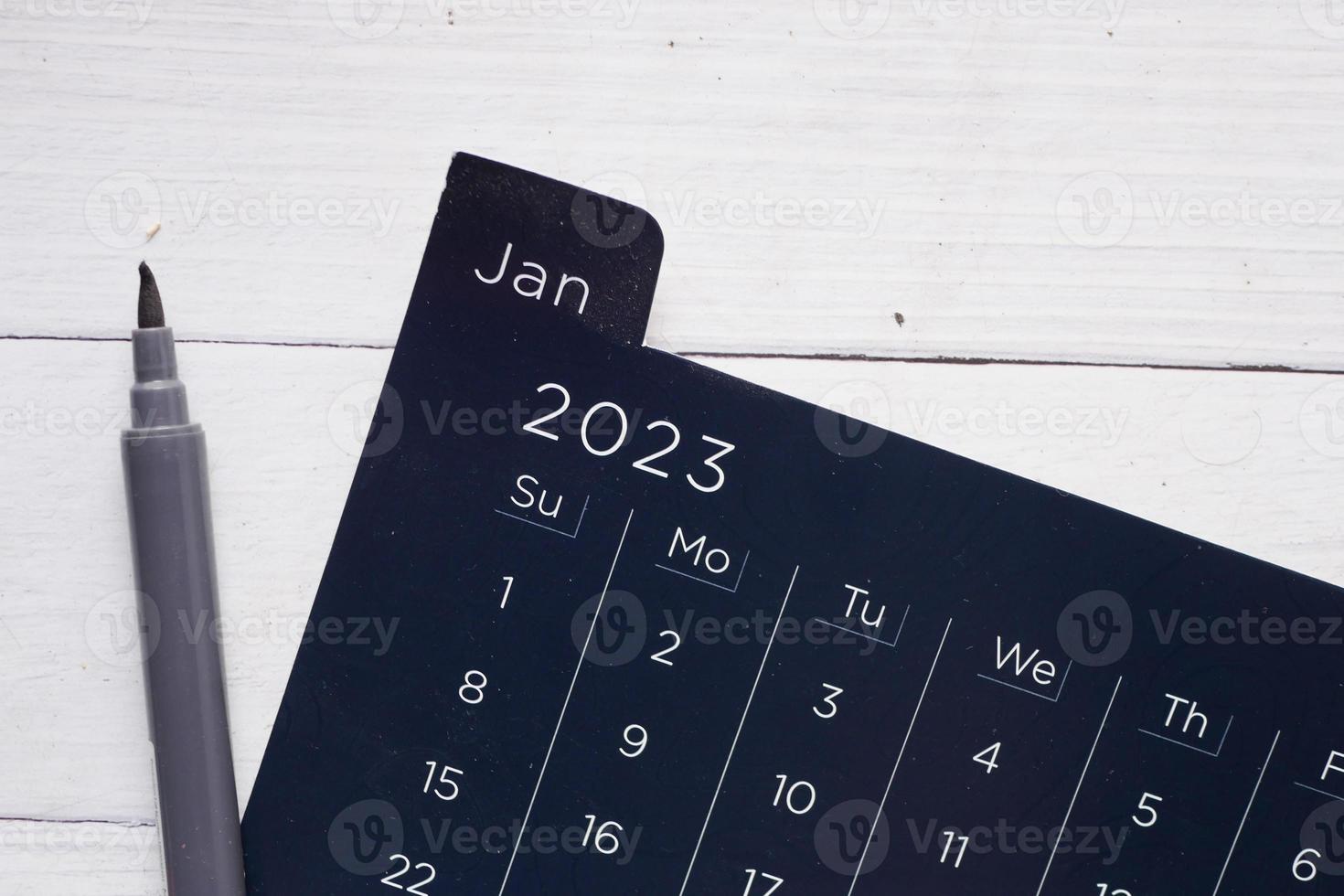 calendário de 2023 anos na mesa de escritório foto