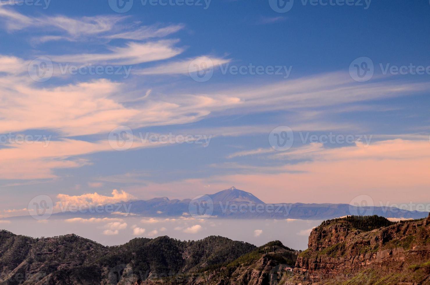 vista panorâmica das montanhas foto