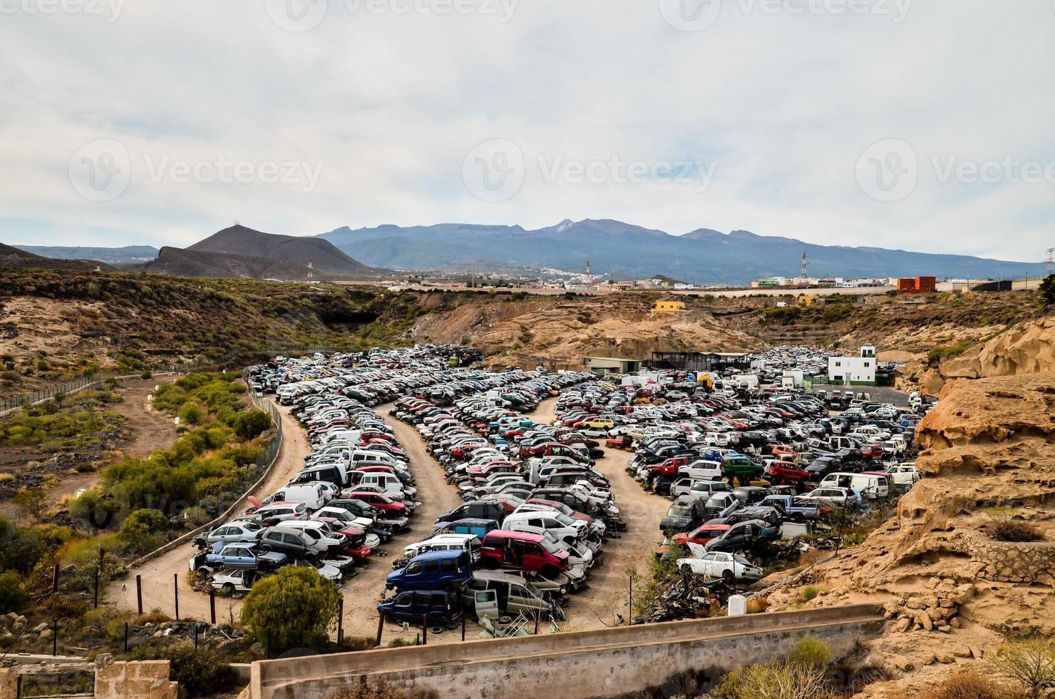 vista de um ferro-velho foto