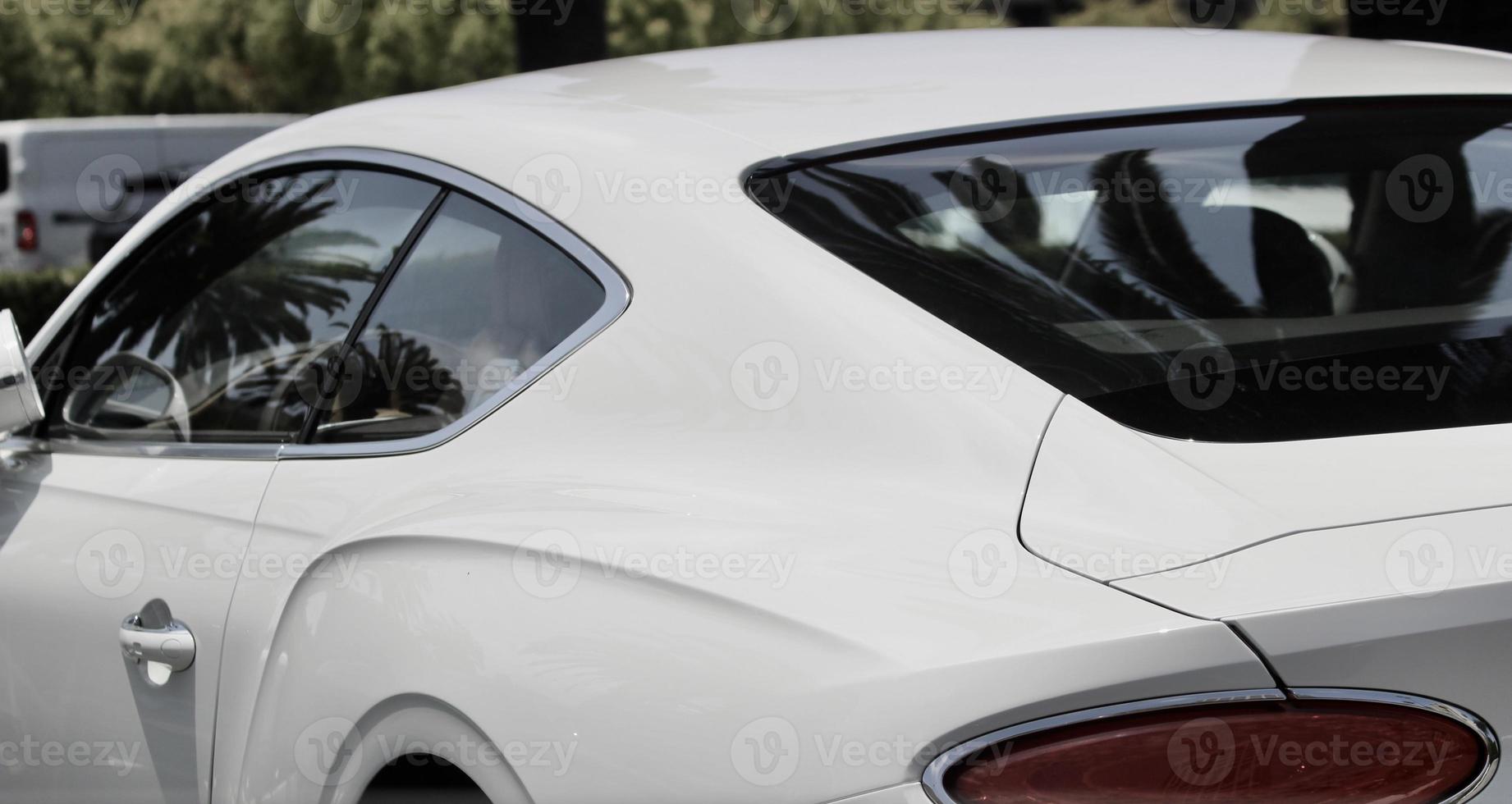 lindo carro de luxo elegante em detalhes foto