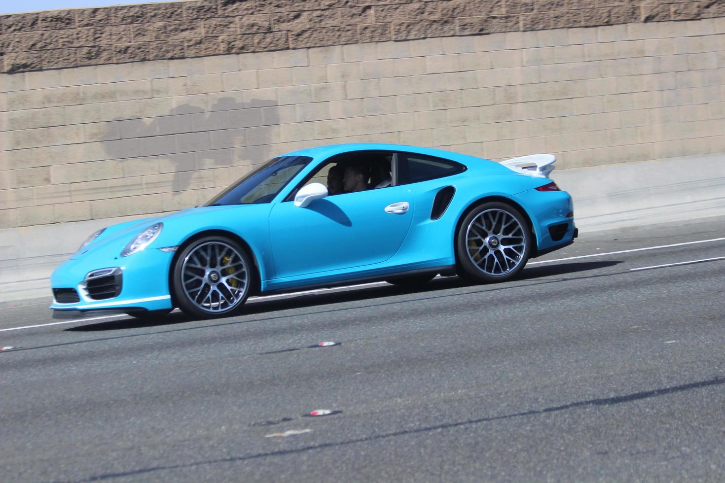 carro esporte azul lindo design elegante foto