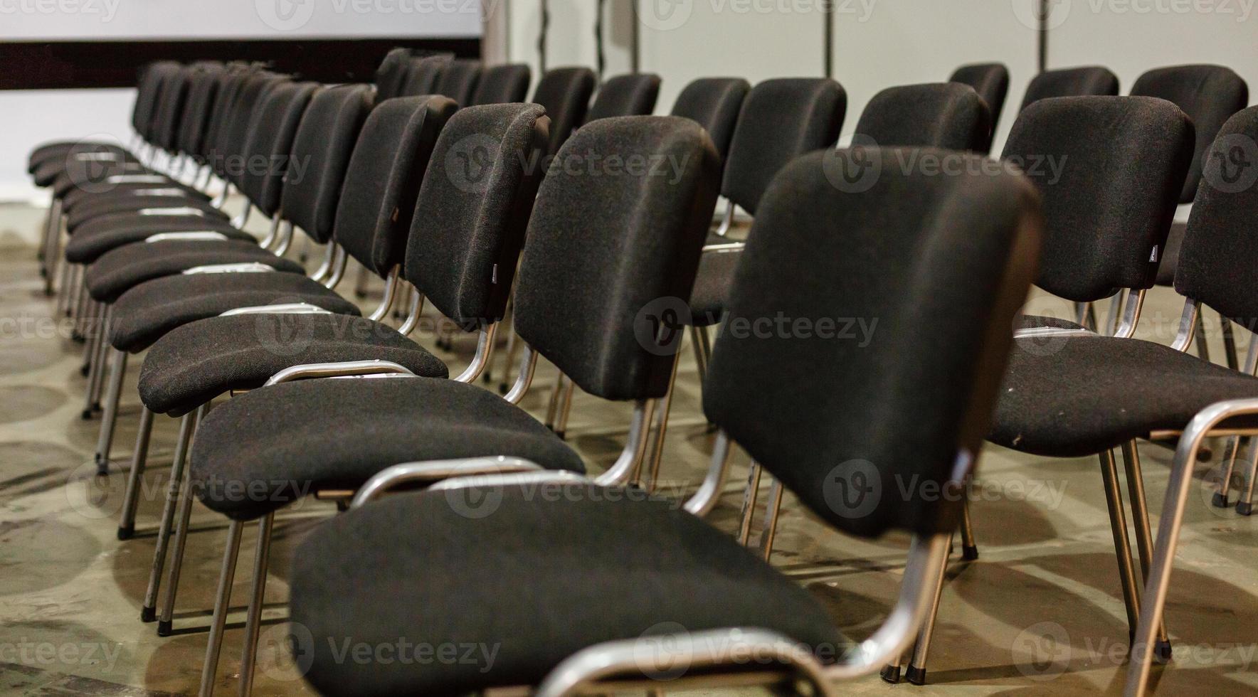 interior da sala de conferências de negócios vazio. foto