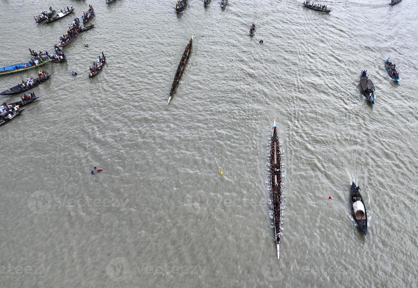 corrida de barco tradicional em bangladesh foto