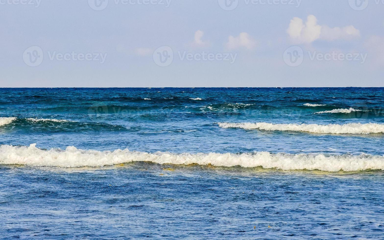 praia tropical do caribe água turquesa clara playa del carmen méxico. foto