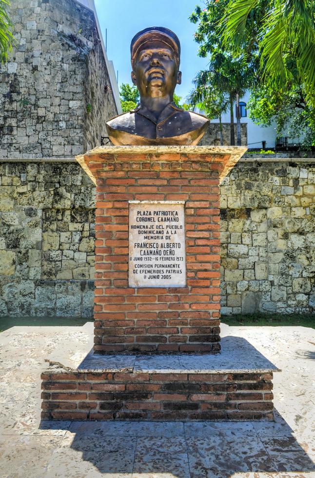 busto de francisco alberto caamano deno, santo domingo, república dominicana foto