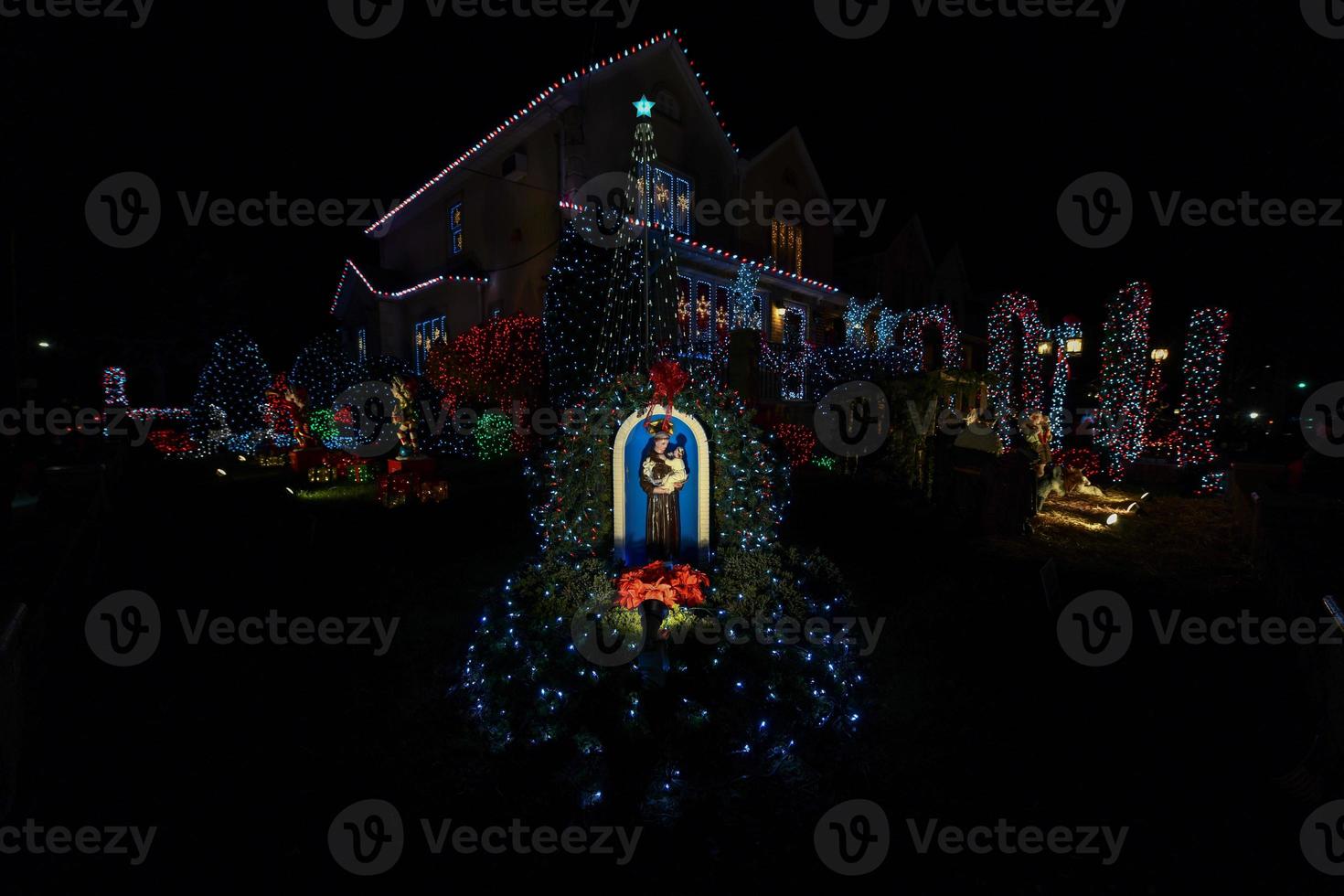 decorações de natal à noite foto