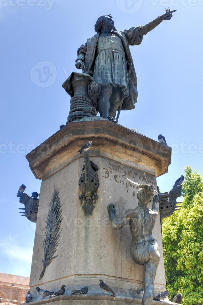 estátua de christopher columbus, parque colon, santo domingo, caribe foto