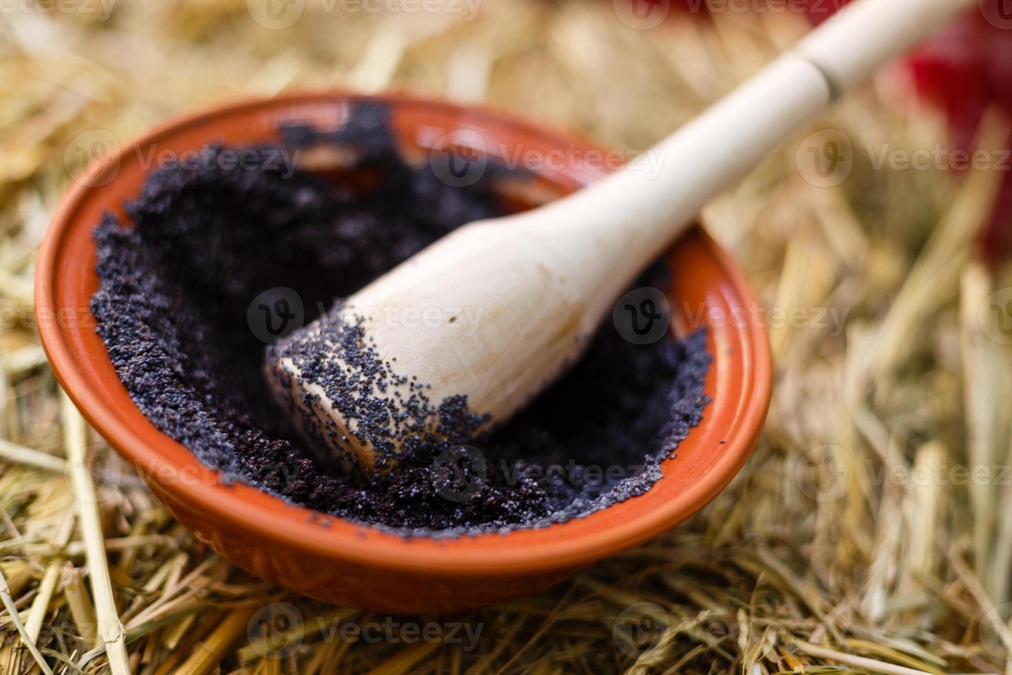 papoula tradicionalmente esfregada com makogon no sótão. pratos tradicionais para o natal. foto