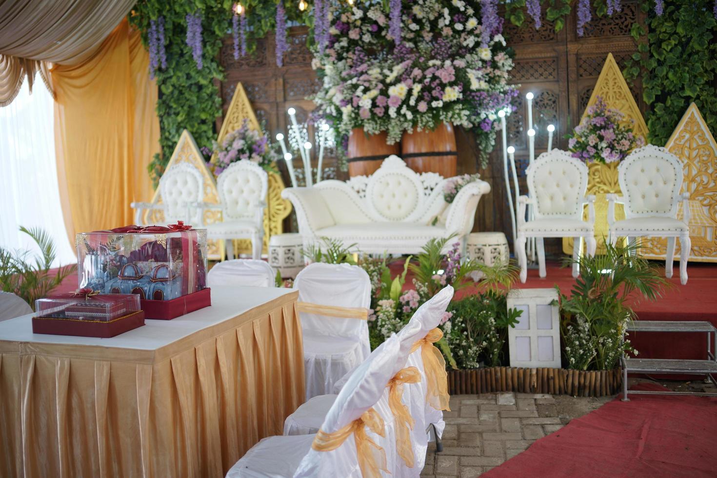 arranjo de decoração para uma cerimônia de casamento tradicional foto