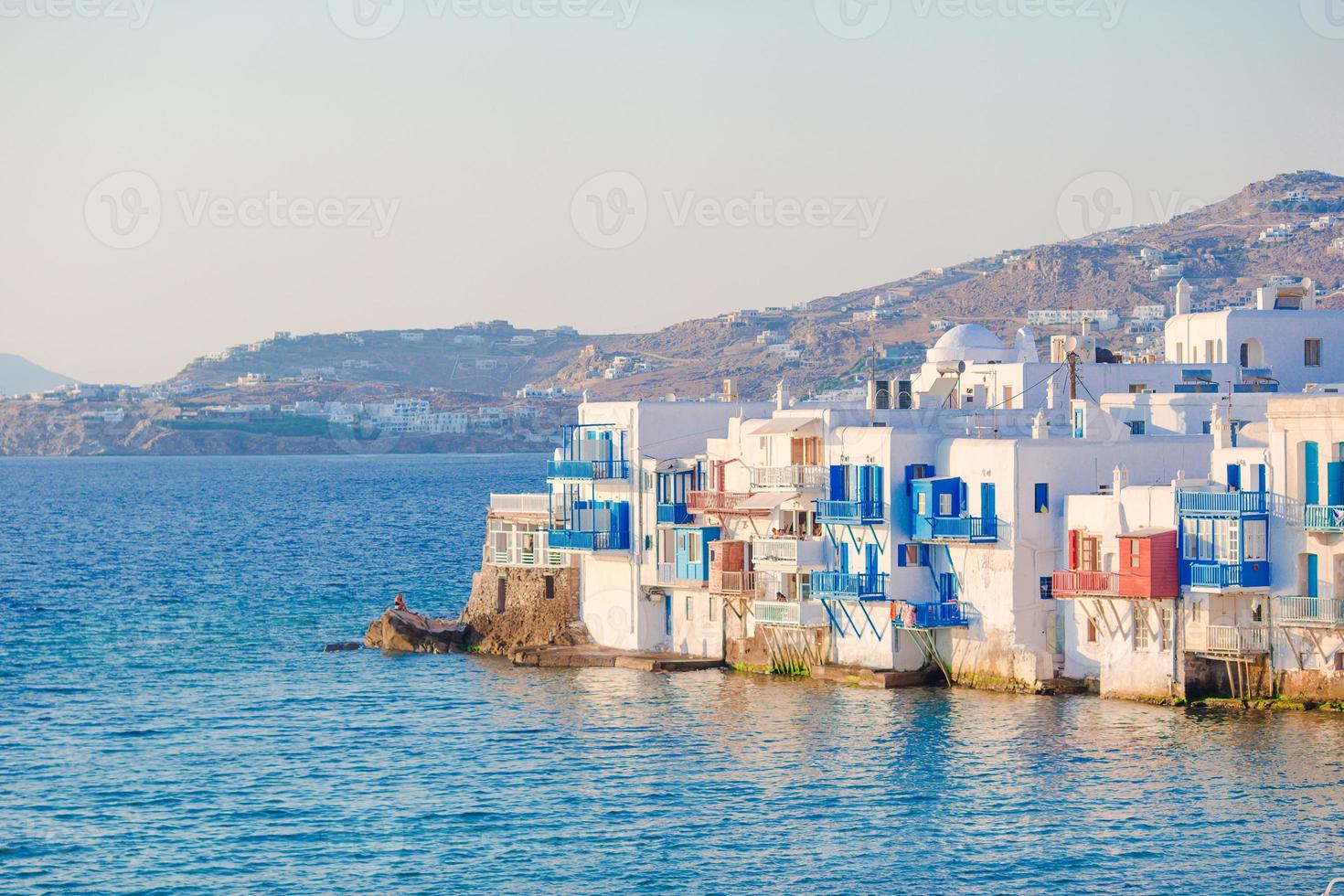 belo marco famoso pequena veneza na ilha de mykonos na grécia, cyclades foto